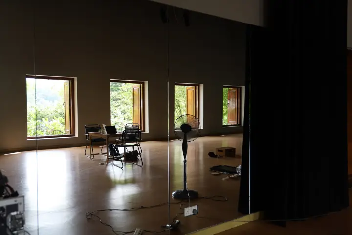 studio-mirror