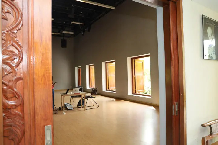 Sprung flooring