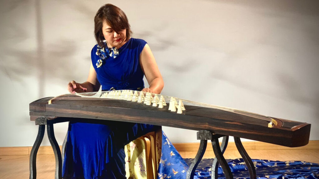 HAN PALACE AUTUMN MOON ON GUZHENG, performed by Loretta Tan